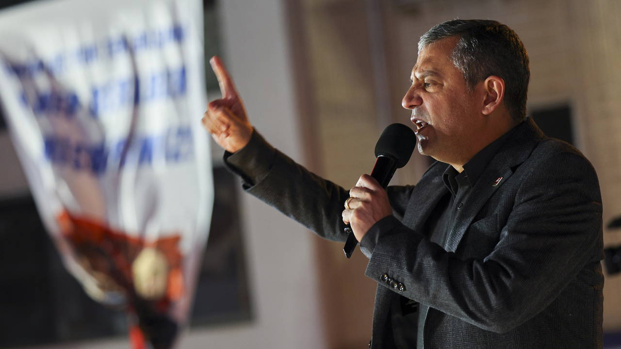 ‘Milletin İradesi’ Sultangazi’de… Özgür Özel: Benim şatafata değil, bu meydana ihtiyacım var!